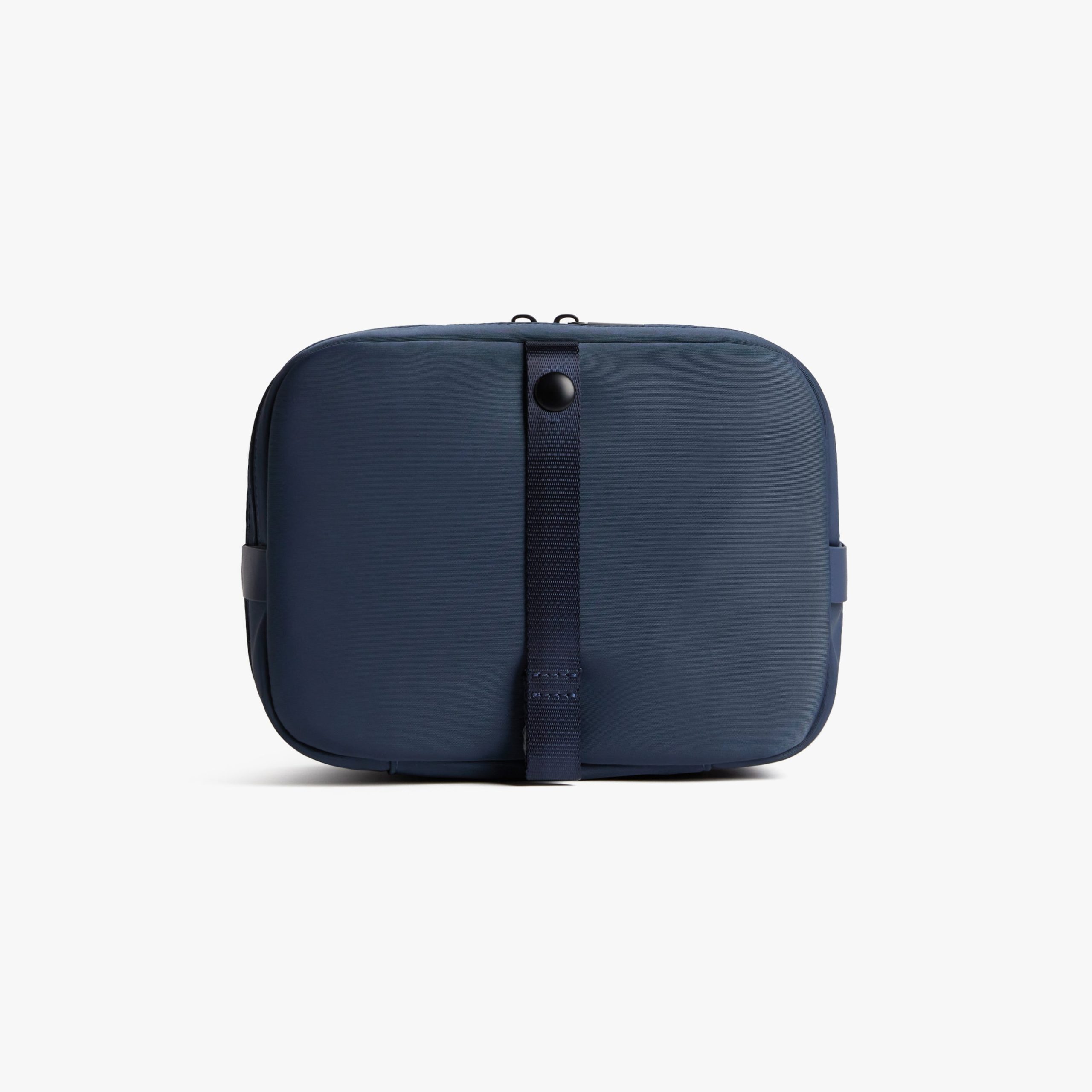 Metro Hanging Toiletry Case - Image 10