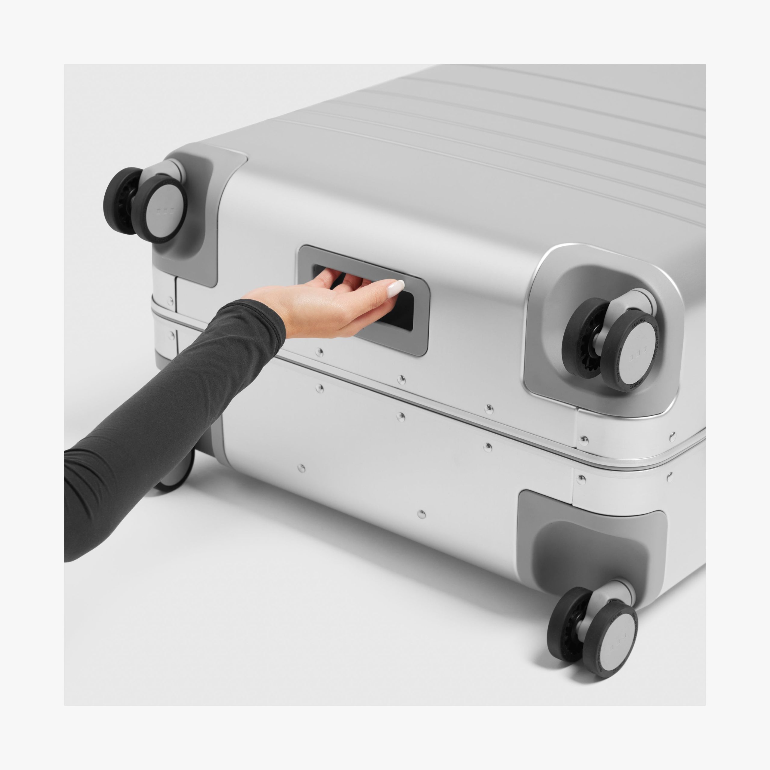 Aluminum Check-In Large - Image 44